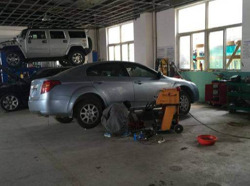 汽車為何不能在修理廠過夜？修車師傅揭秘行業(yè)秘密，網(wǎng)友心寒汽車零配件內(nèi)幕